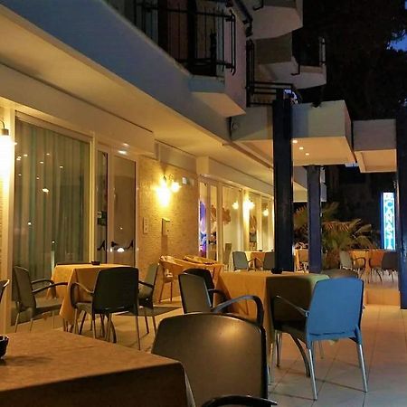 Hotel Canasta Ричоне Екстериор снимка