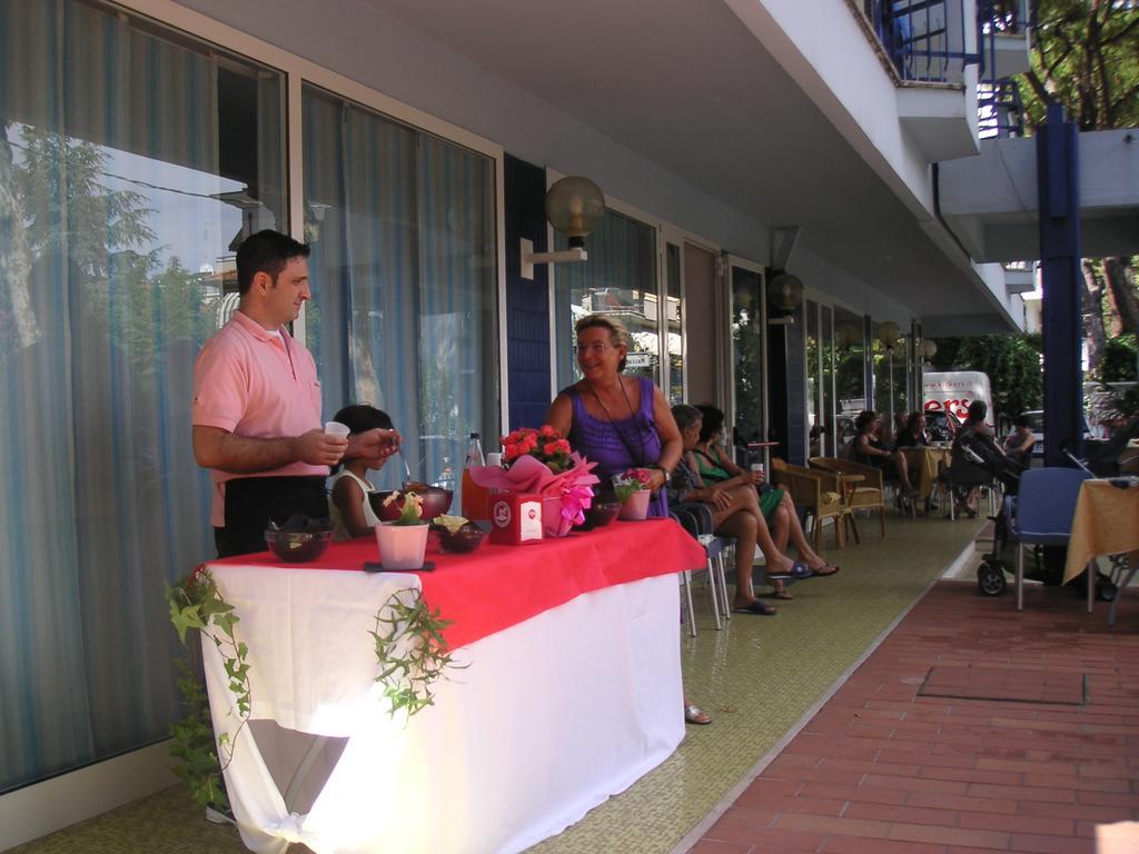 Hotel Canasta Ричоне Екстериор снимка