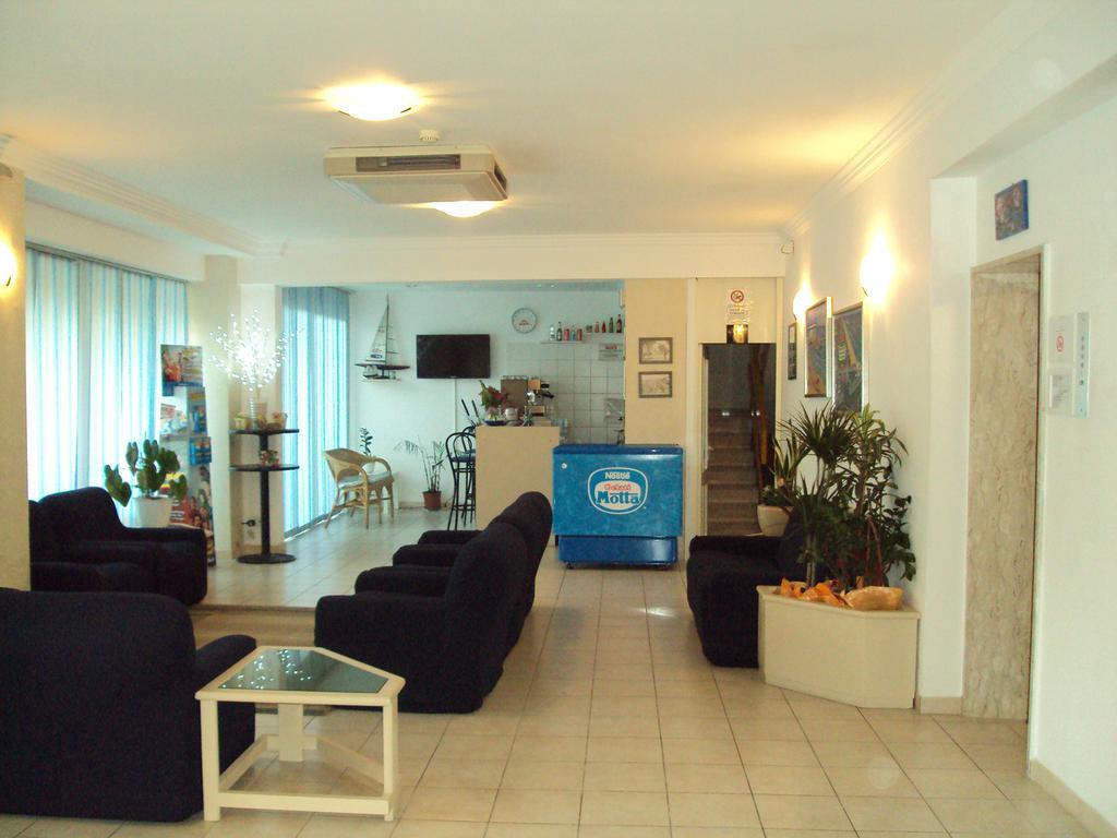 Hotel Canasta Ричоне Екстериор снимка