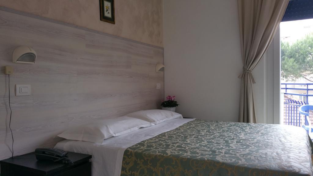 Hotel Canasta Ричоне Екстериор снимка