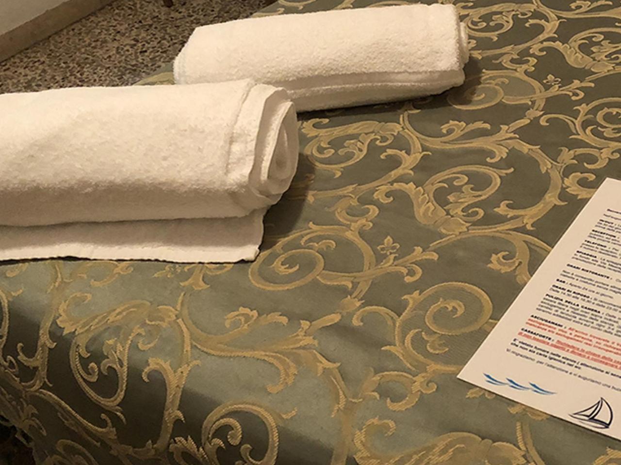 Hotel Canasta Ричоне Екстериор снимка