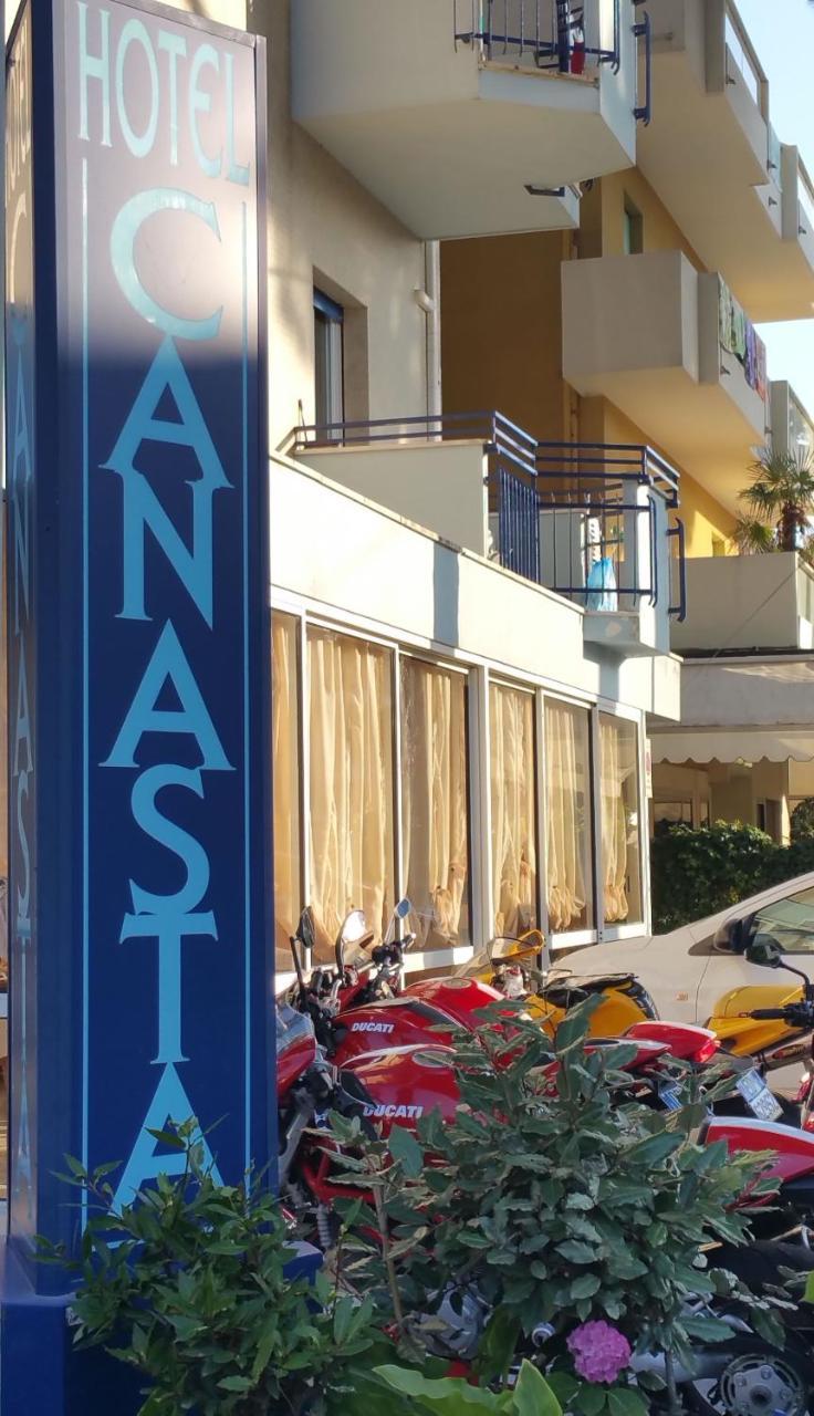 Hotel Canasta Ричоне Екстериор снимка